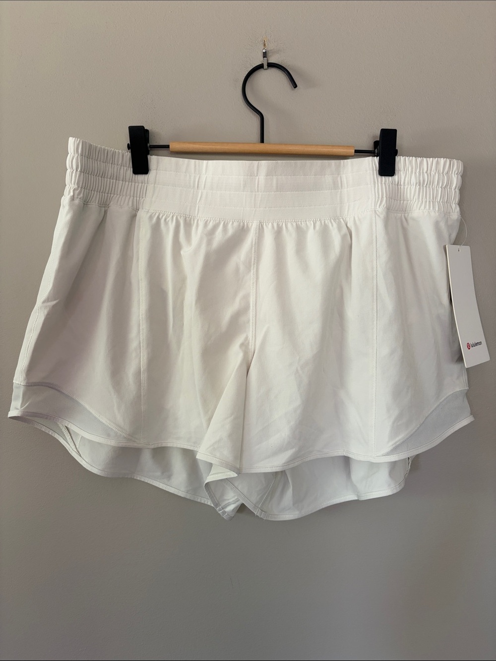Lululemon Hotty Hot HR Short 4” Lined Size 14 Bone Athletic Running NWT